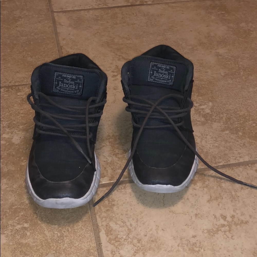 Boys Nike skater shoes